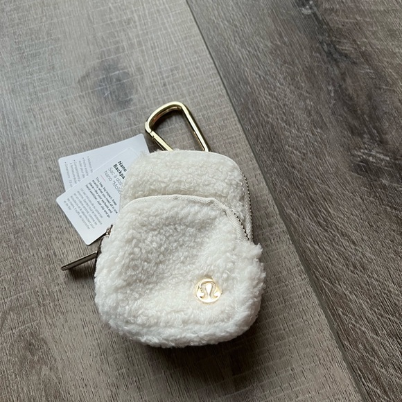 Lululemon Nano Clip-On Backpack *Fleece in Light Ivory - Picture 6 of 12